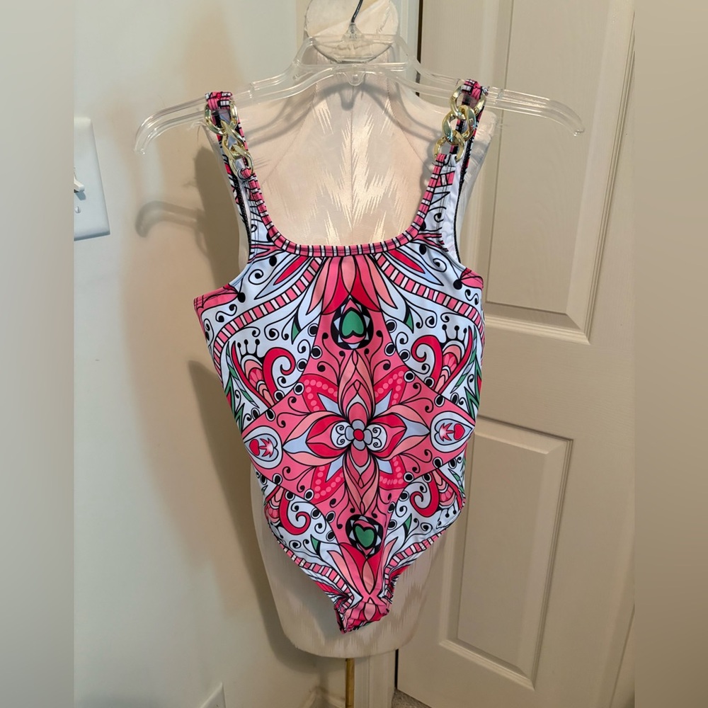 Vibrant Pink Patterned Swimsuit new size Medium .. no label won on cruise